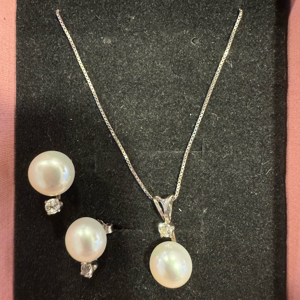 NWOT Elegant Fresh Water Pearl and Sterling Silver Jewelry Set